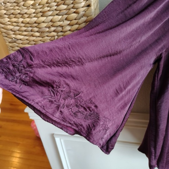 J Lo Silky Off The Shoulder Purple Blouse 3/4 Bell Sleeve Embroidered Vamp Goth - Picture 3 of 11